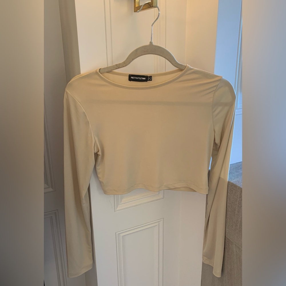 PrettyLittleThing Long sleeve crop top